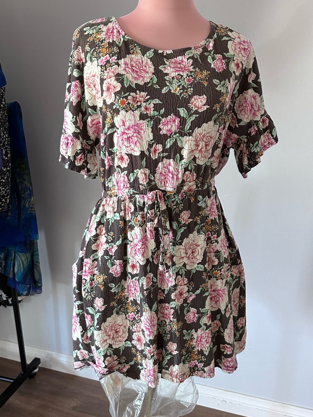 Xhilaration Pink Floral Tie-Waist Dress on Dark Green